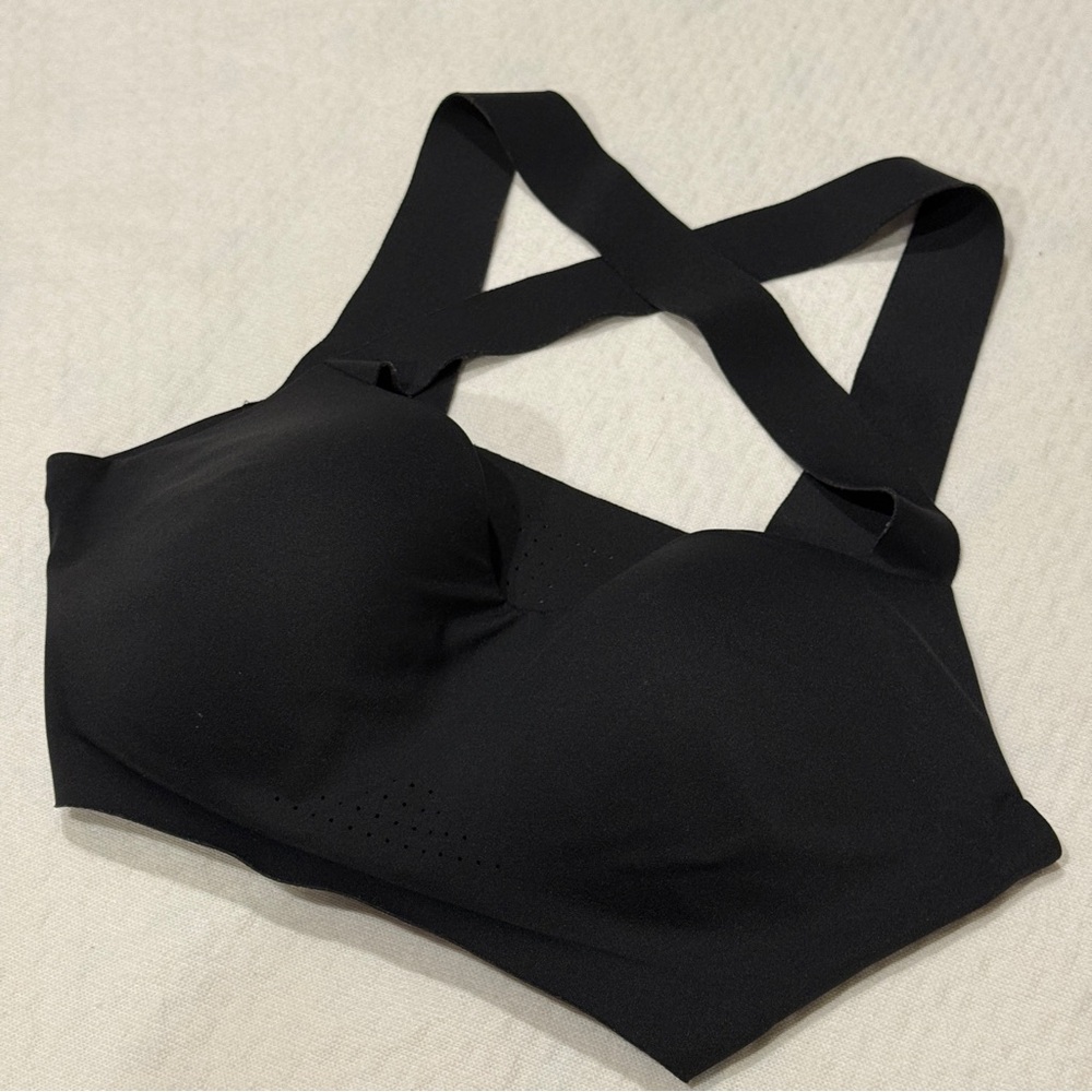 Uniqlo black wireless active bra
